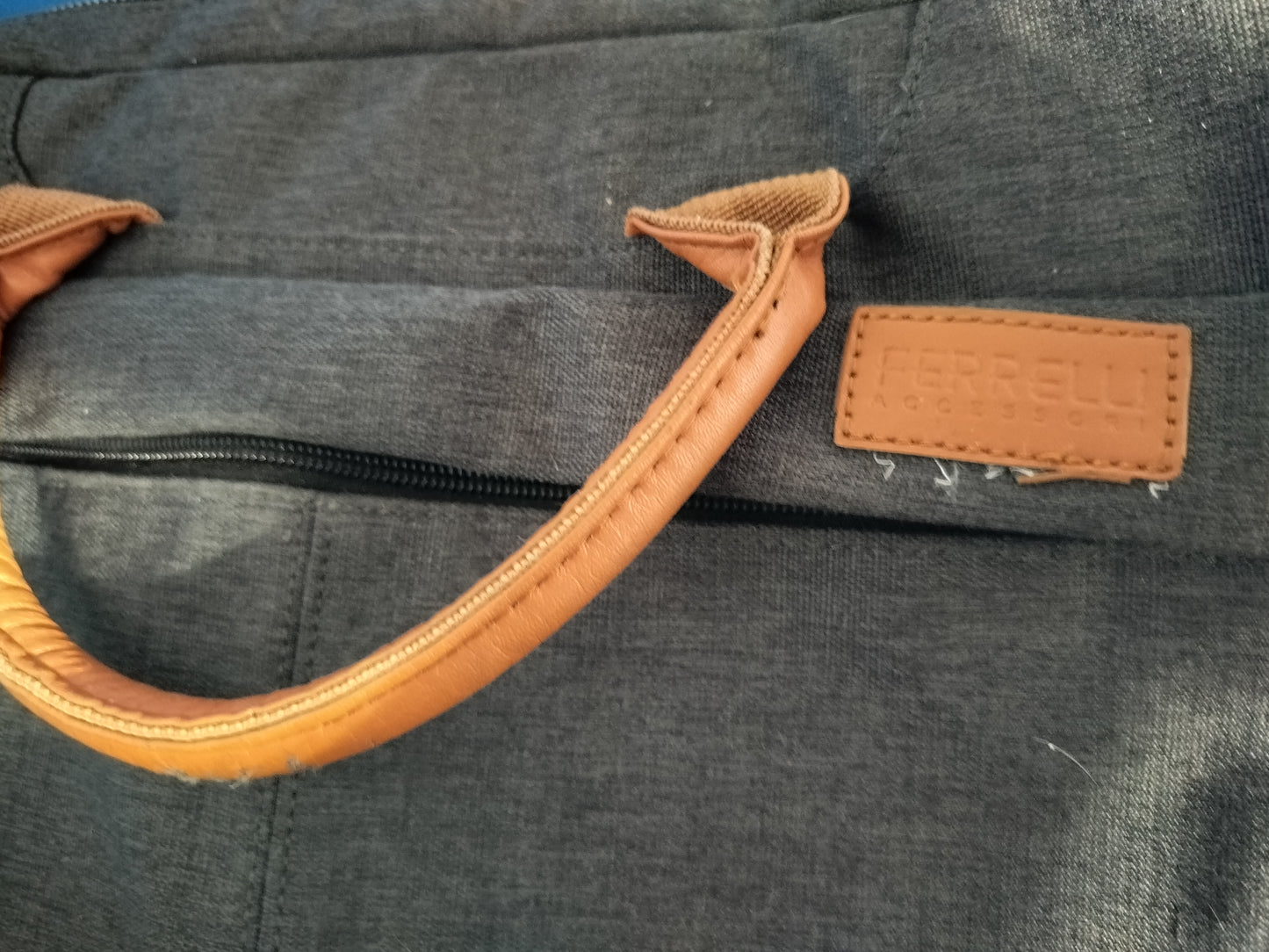 Ferreli läppäri laukku. 34.5cm leveys